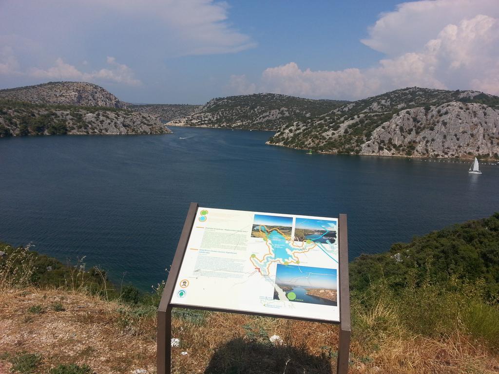 Apartment B&K Raslina Εξωτερικό φωτογραφία