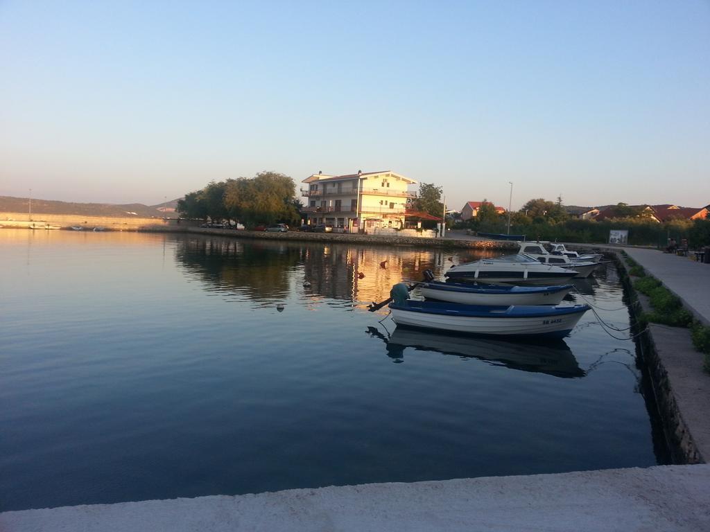 Apartment B&K Raslina Εξωτερικό φωτογραφία