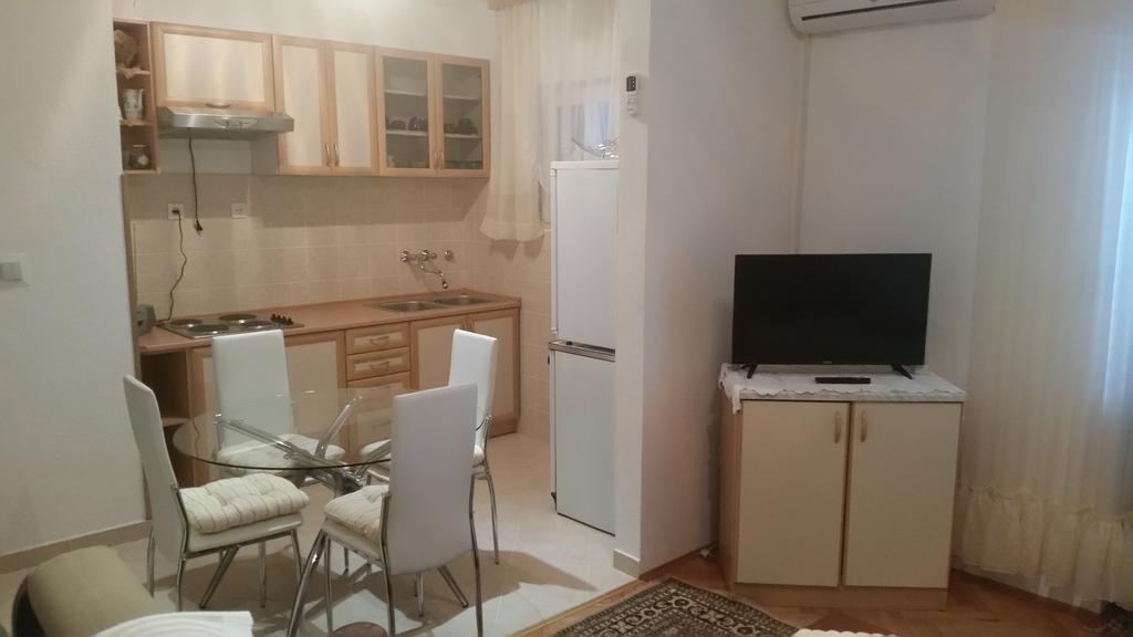 Apartment B&K Raslina Εξωτερικό φωτογραφία