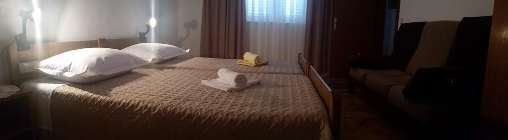 Apartment B&K Raslina Εξωτερικό φωτογραφία